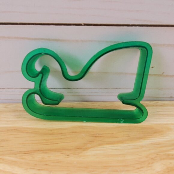 Vintage Green Plastic Christmas Cookie Cutters From 1980s Elf Reindeer Sleigh - Picture 11 of 15